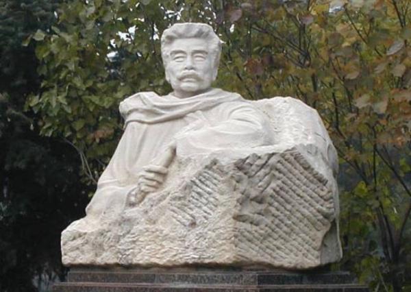 鲁迅雕塑_鲁迅头像雕塑图片