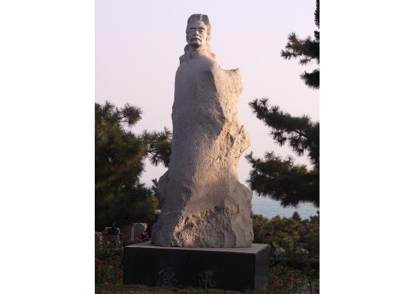 鲁迅头像雕塑_鲁迅雕像图片