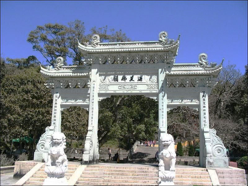 芝麻白寺庙石雕牌坊